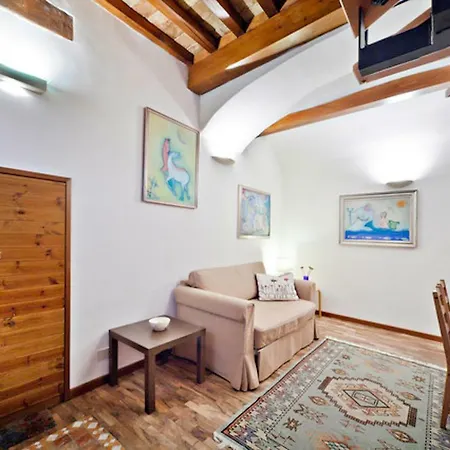 Caratteristico A Piazza Navona Apartment